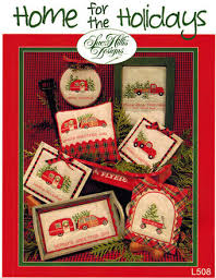 Star geometric border fra cross stitch gir en nikk til et tribal eller indiansk mønster. Sue Hillis Home For The Holidays Cross Stitch Pattern 123stitch