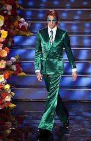 A sanremo, si sa, tutti vogliono stupire. Sanremo 2020 Achille Lauro Vestito Da David Bowie Sveglia L Ariston E Canta Anche Bene L Huffpost