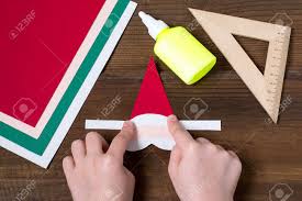 Maybe you would like to learn more about one of these? Crear Una Decoracion Navidena Para La Configuracion De La Mesa Decoracion Para Servilletas En Forma De Santa Claus Proyecto De Ninos Instrucciones De Fotos Paso A Paso Paso 5 El Nino Pega