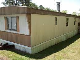 Tips For Buying An Older Mobile Home Or Trailer Remodeling Mobile Homes Mobile Home Exteriors Mobile Home Makeovers