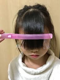 プチプラなのに便利なアイテムがそろう100円ショップ キャンドゥ そこで前髪カットに使える便利アイテムを発見しました これで もう失敗知らず セルフカットが楽しめます ぜひ試してみて 前髪カット セルフカット 子供 前髪 カット
