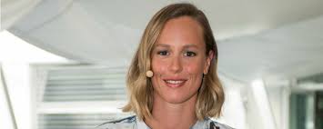 Federica pellegrini cambia look e lo fa in maniera decisa con un nuovo taglio di capelli ma soprattutto cambiando colore. Federica Pellegrini Il Nuovo Look Spiazza I Fan Ecco Come Sono I Suoi Capelli Tvzap