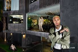 Kylie jenner takes to snapchat to share inside her hidden hills home that features a dog room and a man cave. Auf Dem Display In Tyga Haus Schaufensterpuppen Die Wie Immer Wieder Freundin Kylie Jenner Aussehen