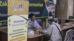 Namun tidak ada keterangan sama sekali tentang adanya ketentuan zakat gaji atau profesi. Tak Masuk 5 Jenis Objek Wajib Zakat Apa Hukum Membayar Zakat Penghasilan Ramadan Tempo Co