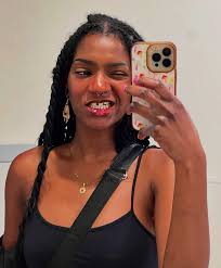 Hi does anyone here know a dentist in Mexico? Any info would be very welcome