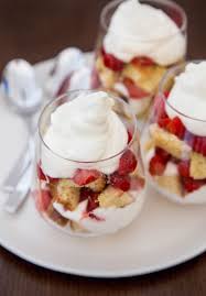 10 Desserts Rapides Et Faciles A Preparer Pour La Fete Des Meres Recettes Du Kitch Desserteas Dessert Facile Et Rapide Desserts Rapides Dessert Rapide