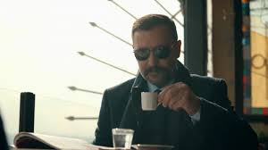 Dizisinde ercüment çözer karakterini oynamıştı. Nejat Isler Fashion Sunglasses Glasses
