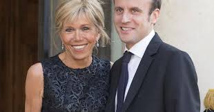 Le dimanche 27 juin 2021, emmanuel et brigitte macron se sont rendus au palais des congrès du touquet pour voter, à l. Aicha Kamoise Emmanuel Macron Et Sa Femme Brigitte Trogneux De 20 Ans Son Ainee Si C Etait Un Africain On A Allait Dire Qu Il Cherche Les Papiers Facebook