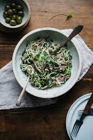 Green Soba Bowl W Olive Sesame Yogurt Sauce Dolly And Oatmeal Avec Images Art Culinaire Nourriture Fruits Et Legumes De Saison