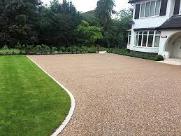 Road gravel is the most affordable type of driveway gravel. Choosing The Right Garden Edging Society Of Garden Designers