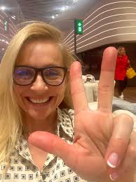 Sara Stender Delaney (@sdelaneyglobal)