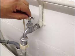 In der waschmaschine wirken mechanische kräfte, waschmittel und (erwärmtes) wasser kombiniert auf das waschgut ein. Der Hahn Vom Wasserhahn Ist Kaputt Kann Ich Ihn Selbst Auswechseln Haus Reparatur Handwerker