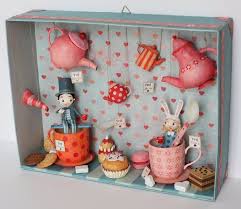 Quadrinho Diorama Cha Da Alice Chloe Remiat Boites Decorees Sculpture De Papier Miniatures Pour Maison De Poupee