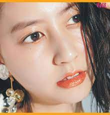 春夏の目元はフレッシュな ゴールドシャドウ が気分 河北麻友子 泉地佑紀 ビューティニュース voce ヴォーチェ 美容雑誌 voce 公式サイト 河北麻友子 麻友 エレガント メイク