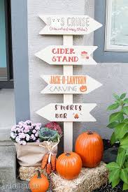Garlands, yard stakes, and gorgeous wreaths are just a few of the decorations we offer to dress up doors, porches, and yards and take the spirit of thanksgiving outside. 20 Best Outdoor Fall Decorations Fall Yard Decor Ideas
