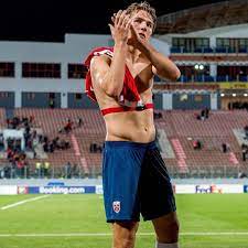 Sander berge is another interesting player to watch. Sander Berge Wiki 2021 Girlfriend Salary Tattoo Cars Houses And Net Worth