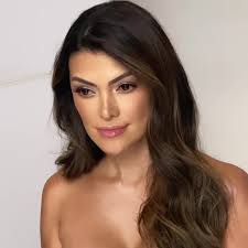 BTS for Milan Rowe creating looks for this porcelain doll  @treasure_oxendine & behind the lens Zavier DeAngelo 🙌🏻🔥