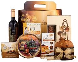 Cadouri pentru barbati cu stil. Cosuri Cadou Craciun Dulciuri Sampanie Produse Traditionale Romanesti