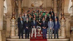 Find the latest news, pictures, and opinions about fernando medina. Fernando Medina Homenageia Hoquei Do Sporting O Maior Trofeu De Clubes Regressa A Sua Casa Hoquei Em Patins Jornal Record