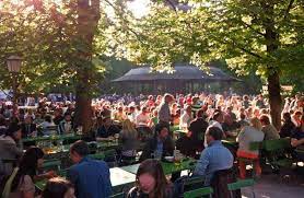 Auf einer länge von fünfeinhalb kilometern verbindet er einzigartig die naturlandschaft der isarauen mit der altstadt münchens. Biergarten Chinesischer Turm Fur Jeden Geeignet