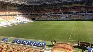 Yeni malatyaspor maçlarını oynadığı yeni malatya stadyumu'nun bozulan zeminini iyileştirmek için bakıma aldı. Trabzonspor Da Zemin Korkusu Fotomac