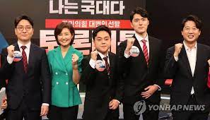 양씨는 이 간담회에서 크게 활약해 2030 네티즌 사이에서 '왕토좌'라는 별명을 얻었다. é‡Ž í† ë¡ ë°°í‹€ ìž„ìŠ¹í˜¸ ì–'ì¤€ìš° ì‹ ì¸ê·œ ê¹€ì—°ì£¼ ëŒ€ë³€ì¸ë‹¨ìœ¼ë¡œ ì—°í•©ë‰´ìŠ¤