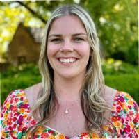 Abbie Holmes's Instagram, Twitter & Facebook