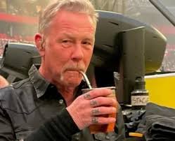 El ritual del mate de James Hetfield, el líder de Metallica, que fue clave  para superar sus adicciones