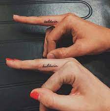 Couple Finger Name Tattoo Sevgili Isim Dovmesi Eslesen Dovmeler Tattoo Kizkardes Dovmeleri