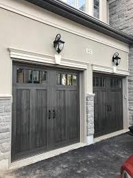 Faux Wood Garage Doors Clopay Canyon Ridge Photos Revie Faux Wood Garage Doors Clopay Canyon Ridg In 2020 Haus Aussenfarben Garagentor Farben Aussenwandfarbe
