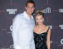 Rúben santos gato alves dias. From Fan Party Boats To Wrestlemania Cameos Nfl Star Rob Gronkowski Is A Hit On And Off The Pitch Daily Mail Online
