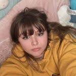 Leah Grundy's Instagram, Twitter & Facebook