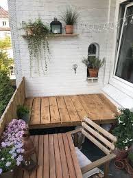 Diy Instructions In 3 Steps To The Dreamlike Seating Area On The Balcony Of Le Lolie Solebic Balcony Decor Balcony Furniture Apartment Decorating On A Budget