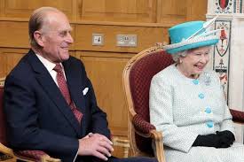 Бебето отново е момче, тежи 3,4 килограма и е с дължина 49 сантиметра. Elizaveta Ii I Princ Filipp Privilis Ot Koronavirusa Angliya