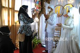 .pasangan calon kepala daerah melanggar protokol kesehatan. Puluhan Klaster Keluarga Ditemukan Di Kabupaten Bogor Republika Online