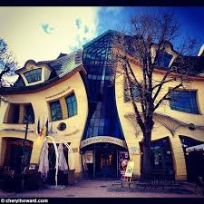 Though it looks like some sort of painting by a drunk painter. The Unvertical Aka The Drunken House In Sopot Cherylhoward Com