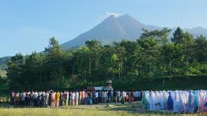 Heroe pun menegaskan bahwa pelaksanaan salat idul fitri secara berjamaah hanya bisa dilakukan di wilayah yang masuk kategori zona hijau dan. Niat Tata Cara Dan Hukum Shalat Idul Fitri Di Rumah Menurut Empat Mazhab Tribun Jogja
