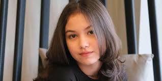 Keisha alvaro adalah aktor muda yang berumur 16 tahun. Biodata Paling Lengkap Saskia Chadwick Yang Dekat Dengan Kiesha Alvaro
