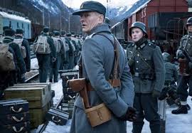 Blant soldatene finner vi den unge korporalen gunnar tofte, som får sin ilddåp i kamp mot de profesjonelle, tyske alpejegerne i fjellene. Narvikfilmen Til Jul