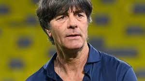 In october 1999 he became coach of karlsruher sc, but he could not avert relegation to the third division and was dismissed. C998rkjqri3ixm