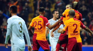 Sofiane feghouli çıkıyor ve yerini mustafa kapı'ya bırakıyor. Galatasaray Evinde 4 Golle Kazandi Galatasaray 4 2 Sivasspor