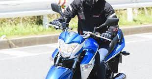 初めまして gsr250乗りの葉月美優 はづきみう と申します webオートバイ ガールズバイカー オートバイの服装 バイカーの女の子