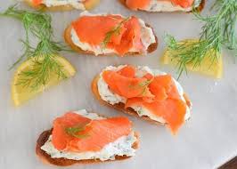 Rollitos de salmón ahumado, con queso crema y mango. Pin En Recetas
