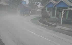 Mohon izin melaporkan dengan hormat gunung merapi kembali erupsi dini hari tadi. Erupsi Gunung Merapi 7 Kecamatan Diselimuti Hujan Abu Vulkanik