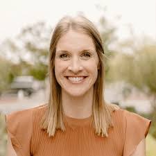 Kelly Sundquist's Instagram, Twitter & Facebook