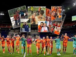 Download de single in itunes: Groenen Tot Van Veenendaal De Leukste Selfies Met De Leeuwinnen Wk Vrouwenvoetbal Ad Nl