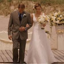Katherine Heigl Wore A Sleeveless V Neck Wedding Dress By Amsale For Her Role In 27 Dresses Heigl Wore Osca Movie Wedding Dresses Wedding Dresses 27 Dresses