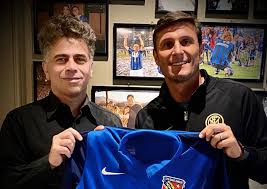 Niet alleen is het een van de oudste clubs, maar ook enorm populair in het thuisland. Jd Cymru North Professional Status Gives Bangor City Title Advantage Rhyl Journal