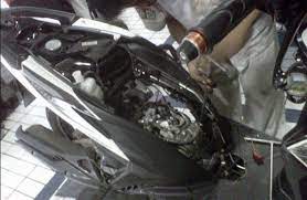 Cara mengatasi motor metik kluar asap hitam. Motor Matic Berasap Putih Cek 4 Penyebab Berikut Ini Autoexpose