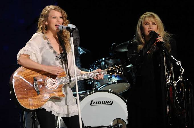 Stevie Nicks poderá ser atração no casamento de Taylor Swift e Travis Kelce